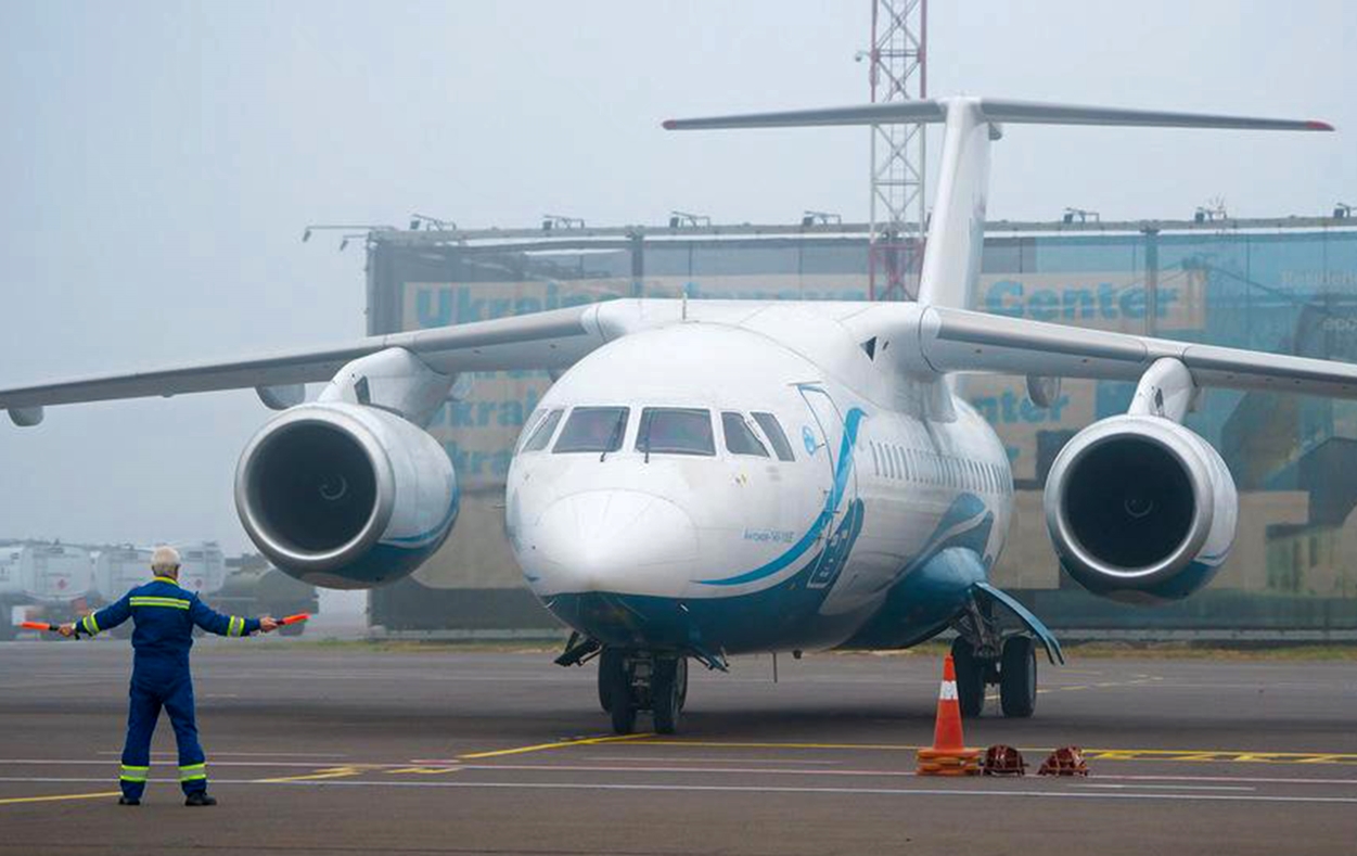 В аэропорту Одессы впервые за много лет приземлился пассажирский Ан-148